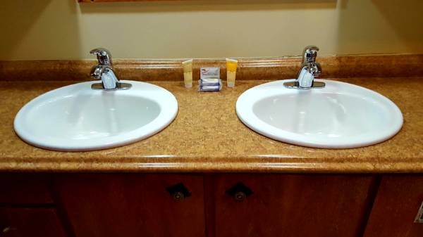 Twin vanity sinks